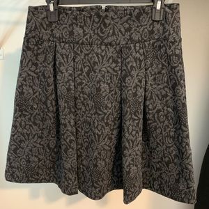 Black/gray textured paisley/damask print skirt